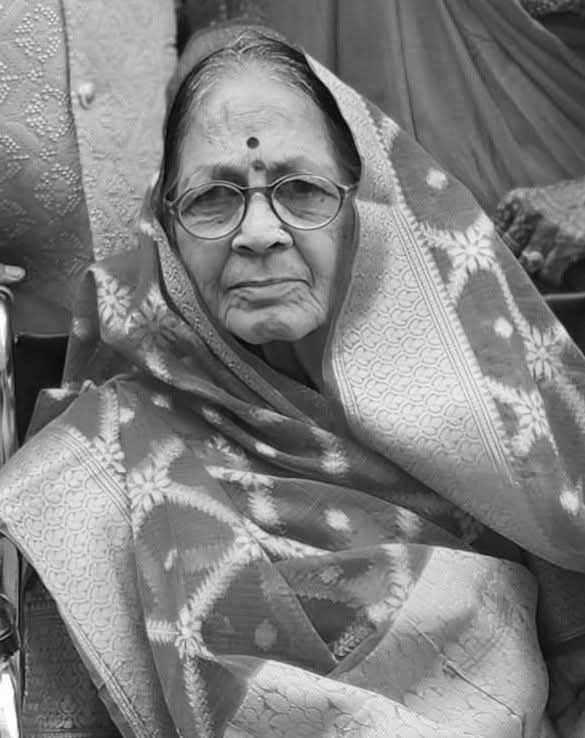 bjp4chikitsa's tweet photo. भोजपुर विधानसभा क्षेत्र से विधायक श्री सुरेन्द्र पटवा जी की पूज्य माताजी श्रीमती पारस कुंवर बाई पटवा जी के निधन का समाचार अत्यंत दु:खद है। शोकमय परिवार के प्रति मेरी गहरी संवेदनाएं हैं।

ईश्वर से प्रार्थना है कि पुण्यात्मा को अपने श्रीचरणों में स्थान दें 

ॐ शांति
#dralokpathak32 https://t.co/VlT6NiwM5X