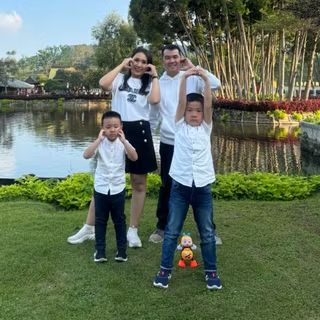 supercolite's tweet photo. Shopee Live: WEEKEND SALE 💕💃. Tonton Cece Yuni live sekarang: https://t.co/NmuP34RA71 https://t.co/O3rV6QDArw