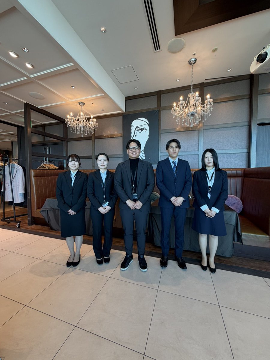 ishikuraHSfield's tweet photo. お久しぶりの投稿です！！
先日は4月から入社予定の
新卒社員とランチ会してきました。
今年は女性3名男性1名です。
これで当社の全社員女性比率が
4割超え平均年齢27歳になりました。
新卒社員はめちゃくちゃ優秀だし
何より理念浸透しやすい。
今後は新卒社員、若手中心の組織を
作っていく！！ https://t.co/47vrWe4Uk5