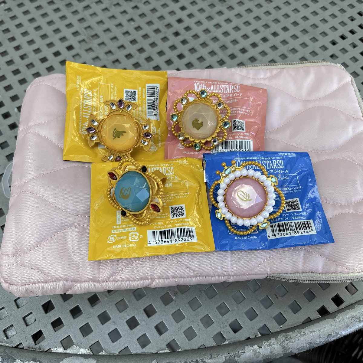 mitonohashi's tweet photo. 【交換】あんスタ スタライ 10thリンライ リングライト 

【譲】桃李、友也、維吹、薫(各1

【求】零、英智、夏目、凛月、嵐、司、翠、みか

・コンプ用
・本日(3/14)昼公演前後にて会場近辺にて手渡し交換優先

検索からもお気軽にお声掛けください🙇‍♂️ https://t.co/OAj6YVGx2Y