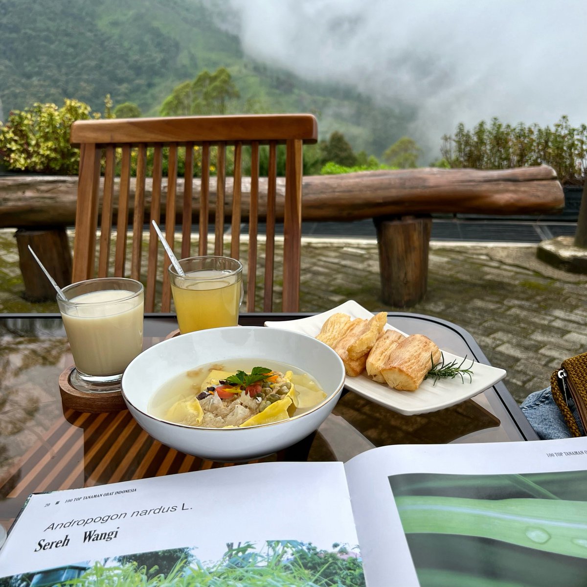 むーも tweet media