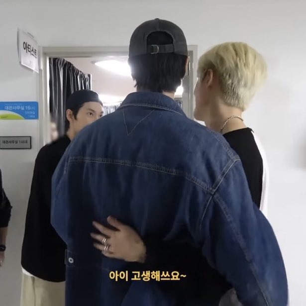 ม่ายย มะมิม่ายกอดป๊า ม่าย ฮือ

กอดเนยๆๆ มะมิ กอดเนย คิกๆๆ

ต้มหนุดนะ ห้ามบอกให้มะมิ้กอดป๊า ฮืออออ รักมะมิคนเดียว ลูกรักได้คนเดียว!