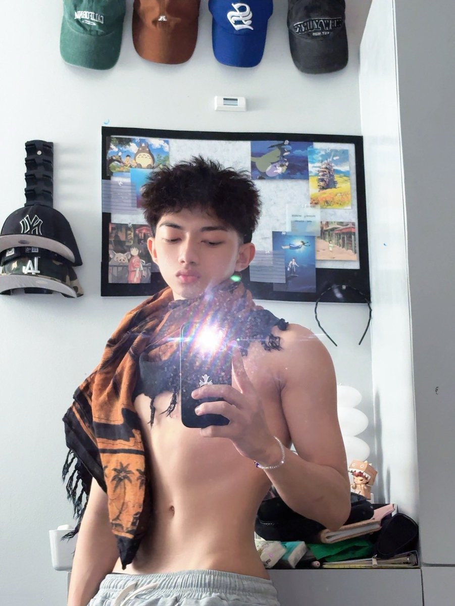 Twink__7incher's tweet photo. me and my ig feed https://t.co/3fMyRc0kVO https://t.co/nbMrxuqkRg