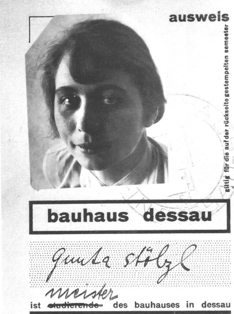 BauhausMovement's tweet image. Gunta Stölzl played a fundamental role in the development of the #Bauhaus school's #weaving workshop, where she created enormous change as it transitioned from individual pictorial works to modern industrial designs. She was one of a small number of female teachers on the