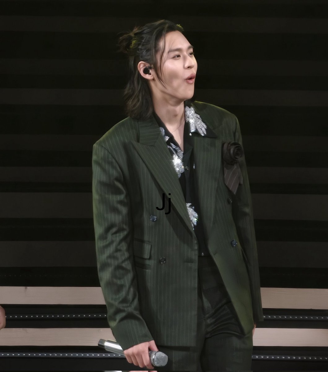 sirix1994's tweet image. ขอชมคอสตูมเมื่อวาน ไม่มีชุดไหนเลยที่ไม่หล่อ หล่อพอดีตัวเหมาะสมทุกชุด ไร้ที่ติ หน้าผม เครื่องหน้า เครื่องแต่งกาย ไปมาทุกคอน เห็นด้วยเลยว่าคอนนี้บิวกิ้นโครตจะหล่อ เป็นคอนชายหนุ่มมีเทส   old money
#BILLKIN_FEELQUENCY_D1
#billkin 
#billkinFEELQUENCY