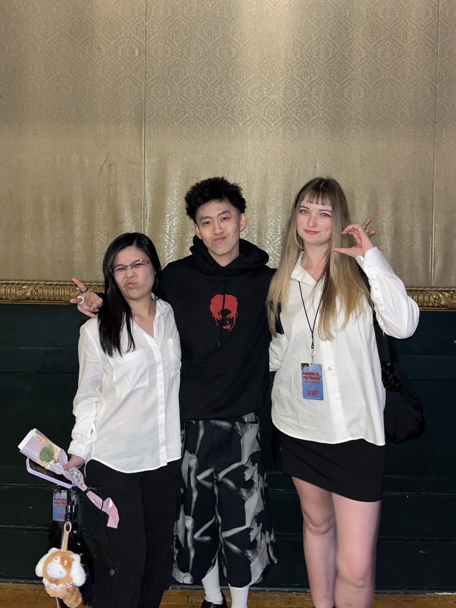 ash 🌸 tweet media