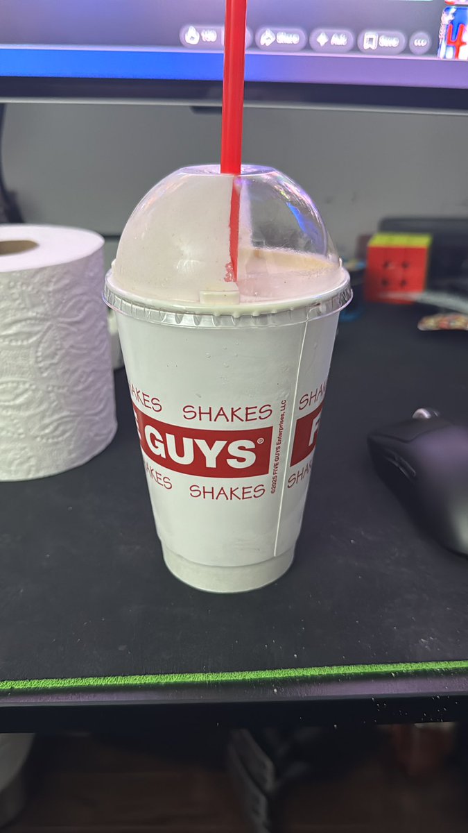 the_bone_wars's tweet photo. @FiveGuys your quality of cups is so fucking good my shake was on its side on delivery and one drop didn’t come out. pretty amazed https://t.co/applXDWdy9