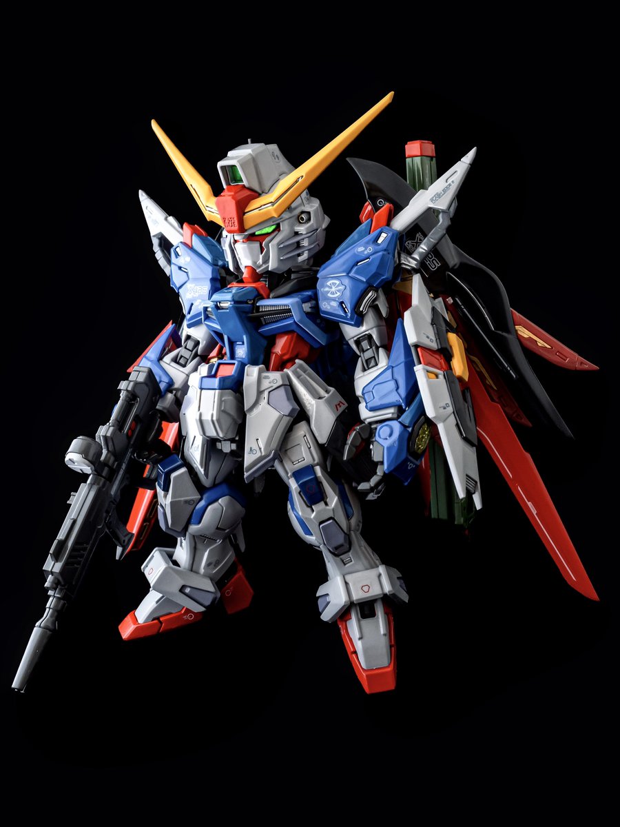 完成しました。 MGSD デスティニーガンダム 水性塗料に筆塗り全塗装