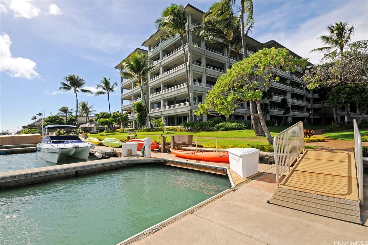 Just listed by Dan Madden, R(B) is 1 Keahole Place 2113, in Honolulu, Oahu, for $1,100,000.

hawaiilife.com/listings/1-kea…

Ground-floor corner unit with approximately 2,000 sq ft of living space at Kalele Kai.

Tap the link for more details.

#HawaiiLife #Oahu