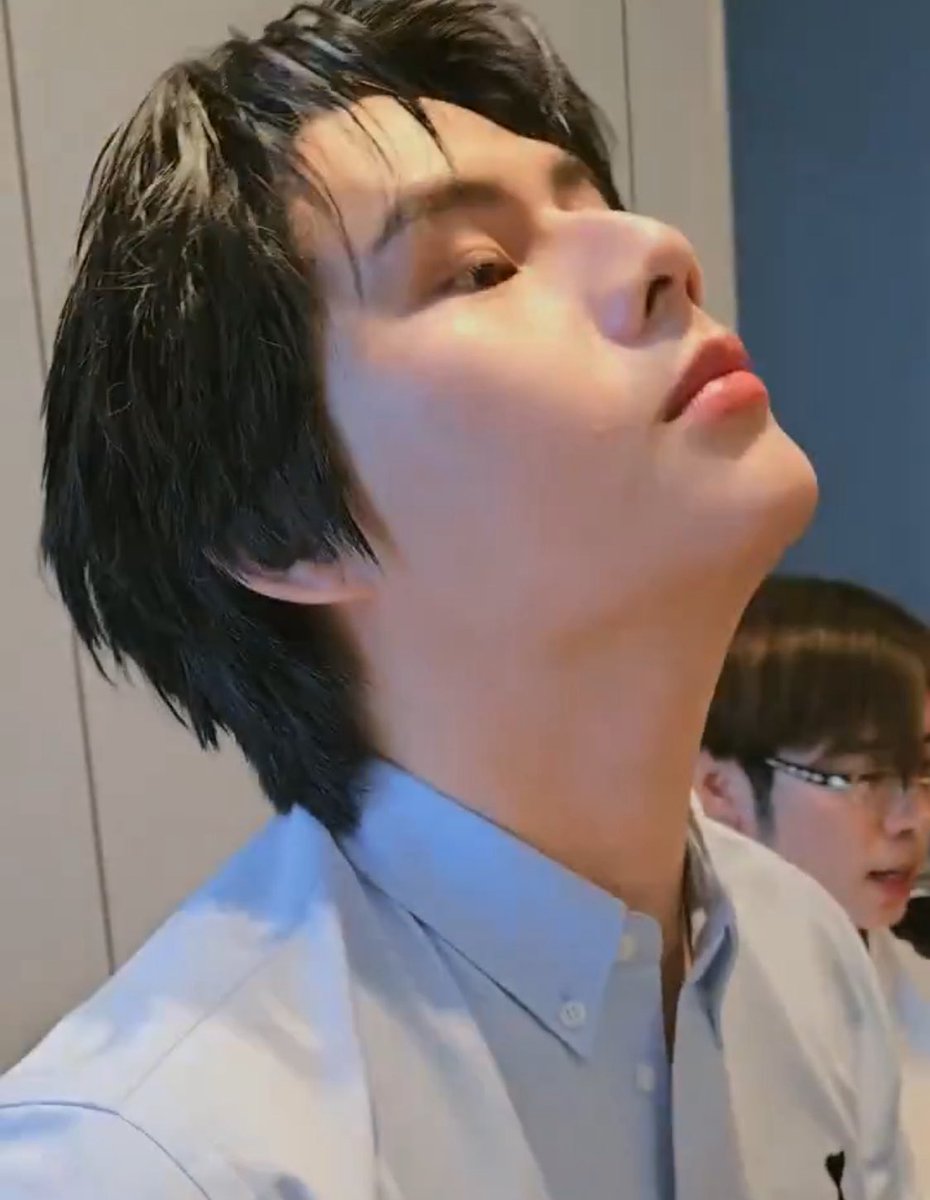 swittylck's tweet photo. satang potong rambutnya dikit (kemungkinan wini suka dia rambut agak panjang)

winny panjangin rambutnya (soalnya satang suka wini rambut pendek)

hmmm life after break up nya mirip kaya gue sama mantan gue dulu yaa hmmmm https://t.co/lRD25l3Mde