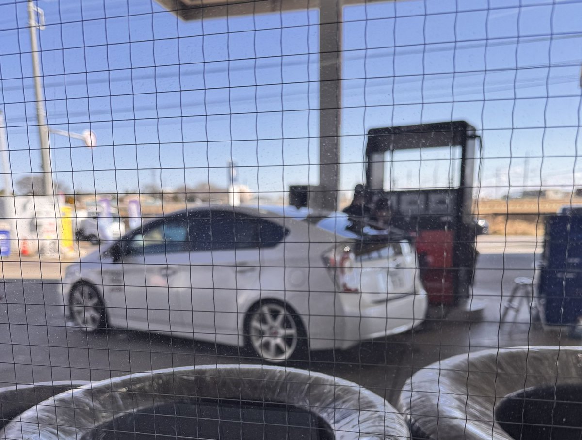 cosi_30PRIUS's tweet photo. 割引のチラシを貰ってたのでスタンドへ
割引されても170円とかマジ高くなったねぇ
ついでに洗車も✨ https://t.co/nIS5uiq0JB