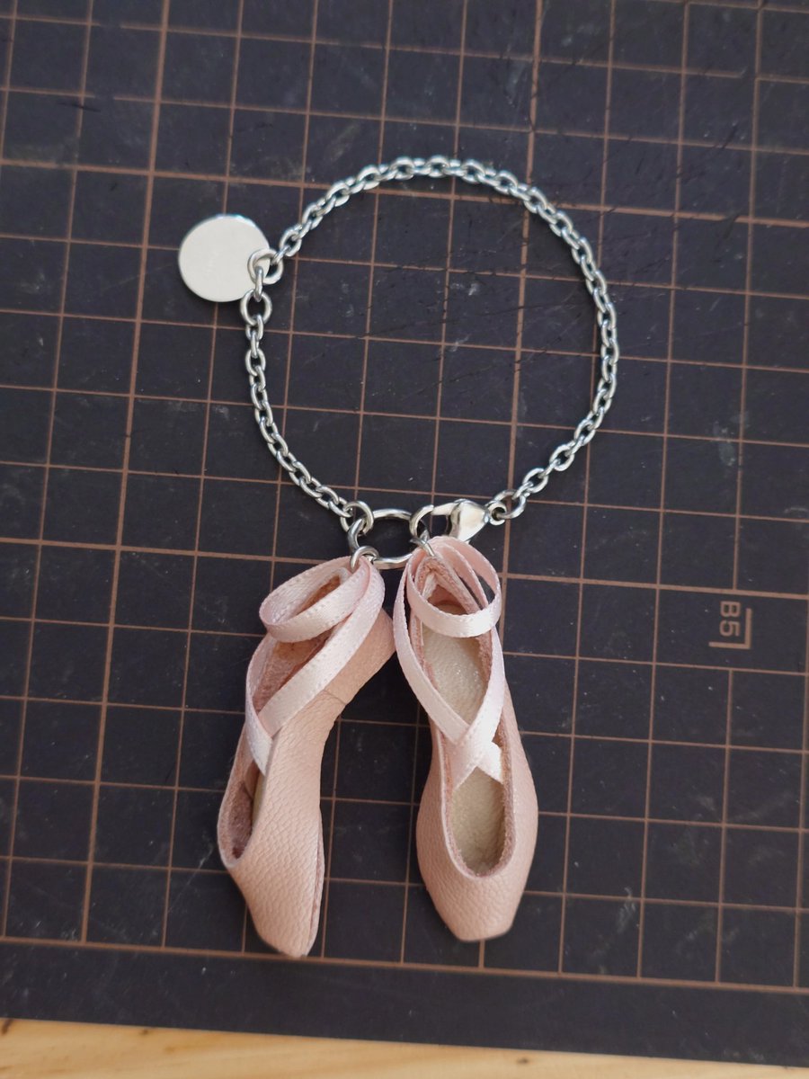 kanbiheels's tweet photo. bag charm
トウシュース
#pointeshoe https://t.co/elC61kMTTo