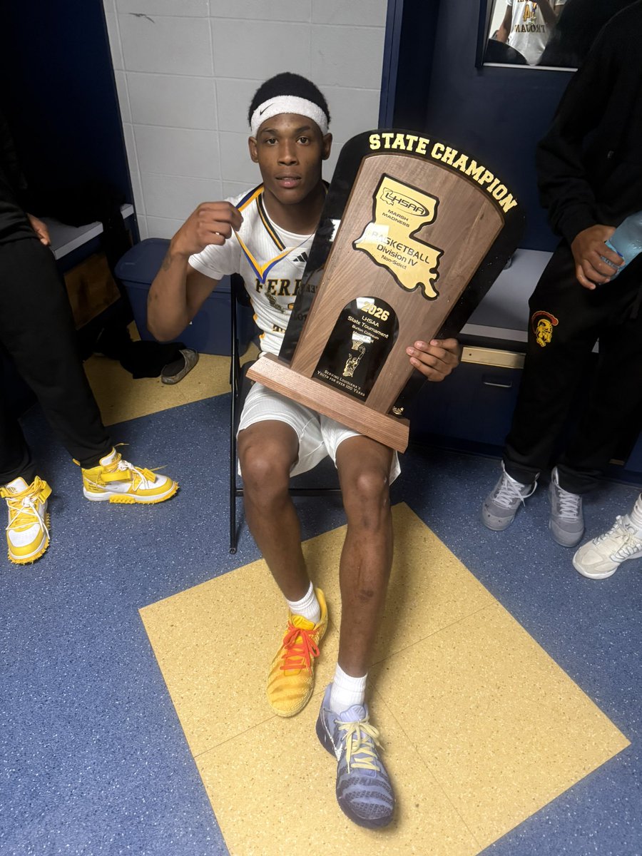 robtay1or's tweet photo. State champs🥇 first time since 37 years!! #statechamps 🏆 https://t.co/xffJwmXo3m