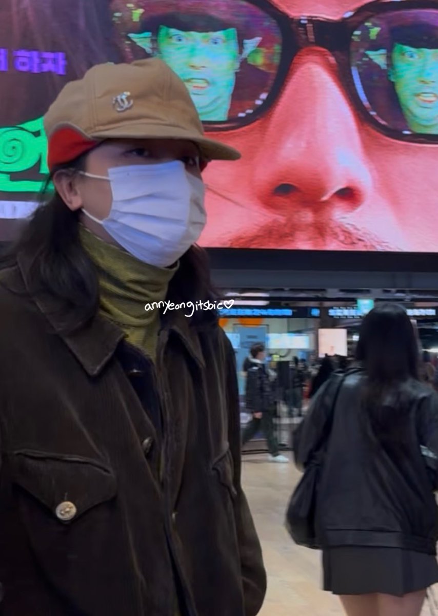 jekkibby2's tweet image. #LRT MINO spotted at the VIP screening of the film METHOD ACTING?! 

LEE DONGHWI is the lead of this movie so he went to support a friend 🥹💙