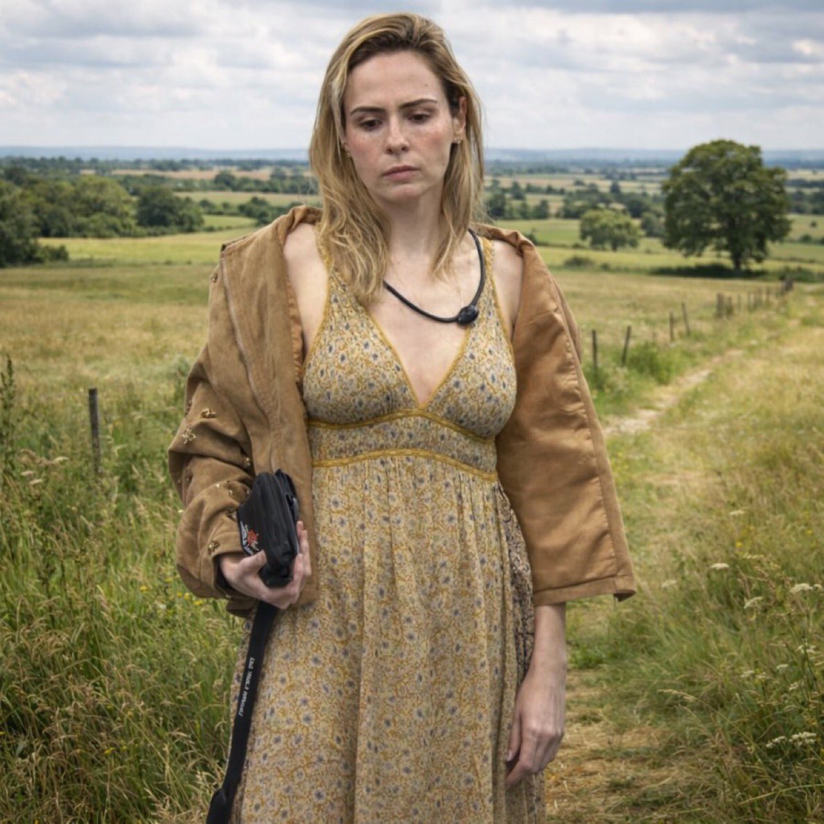 A produção arrumou esse figurino em qual lixão? Não julgo, eu também não usaria  #BBB26