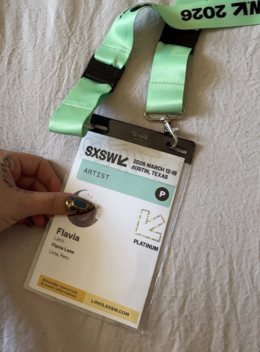 Flavia Laos Center tweet media