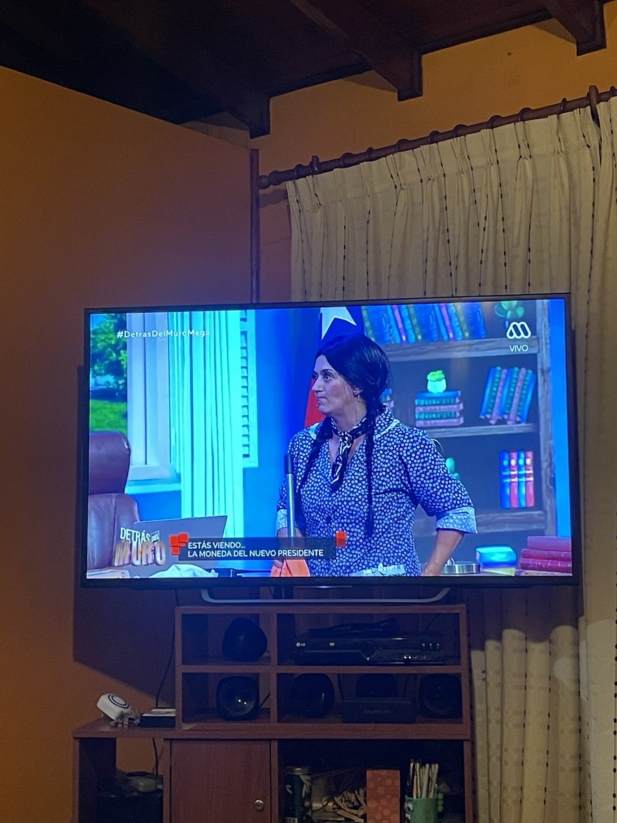 Chofi hace se echa encima el el show sola

La Pao es brillante 🤩

  #DetrasDelMuroMega