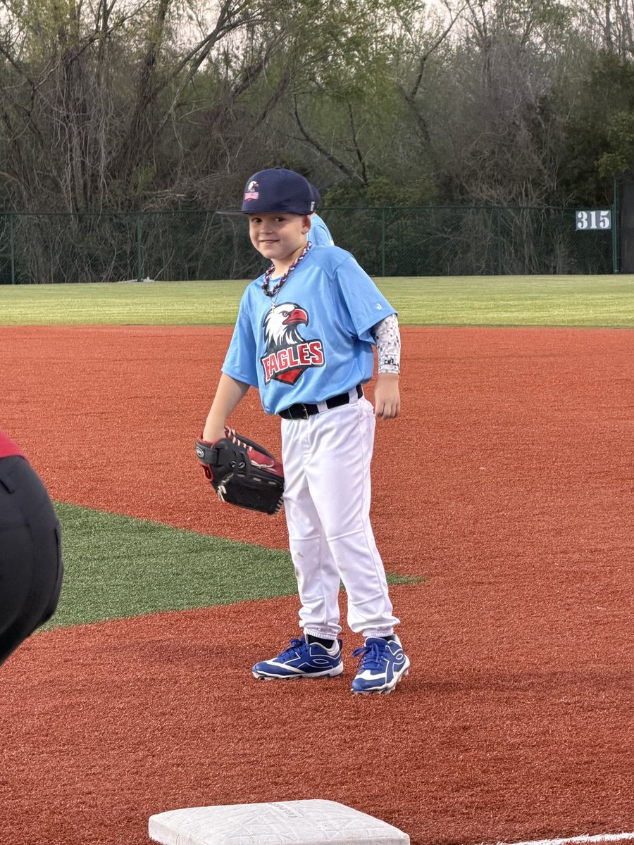 CoachCoats34's tweet image. Casey did great in her swim meet today winning 1st place in both backstroke and freestyle! Bryce had a few hits and played a great first base catching and picking everything! #ProudDad