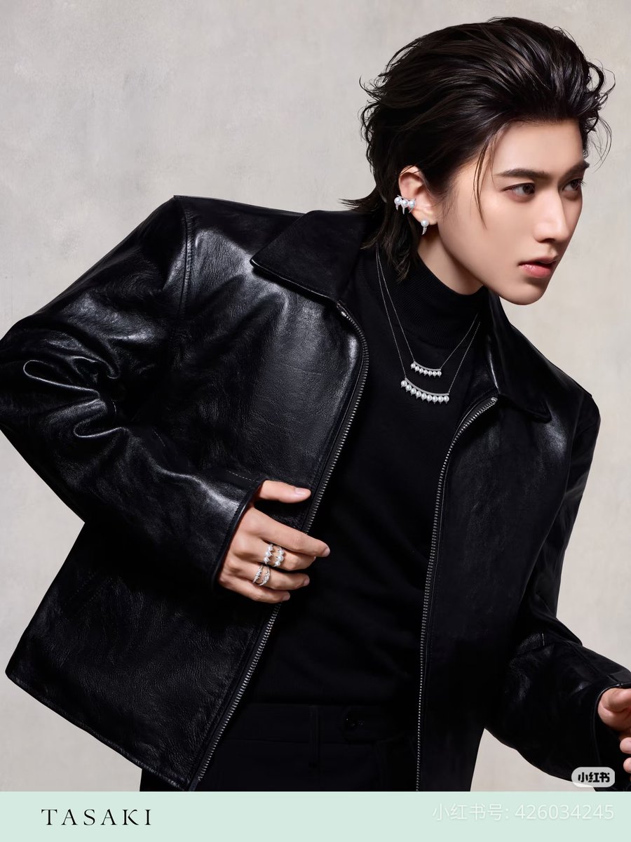 artza's tweet photo. KUN｜Born with Edge
Beneath the gentle luster, a fearless edge is revealed.
#tasakidangerseries
Breaking the gentle mold of pearls with a fang-inspired design.
Sharpness and elegance coexist in perfect harmony.
.
Join TASAKI's Global Brand Ambassador @kun_officialx  @TASAKI_JP https://t.co/7DcJx3DqAI
