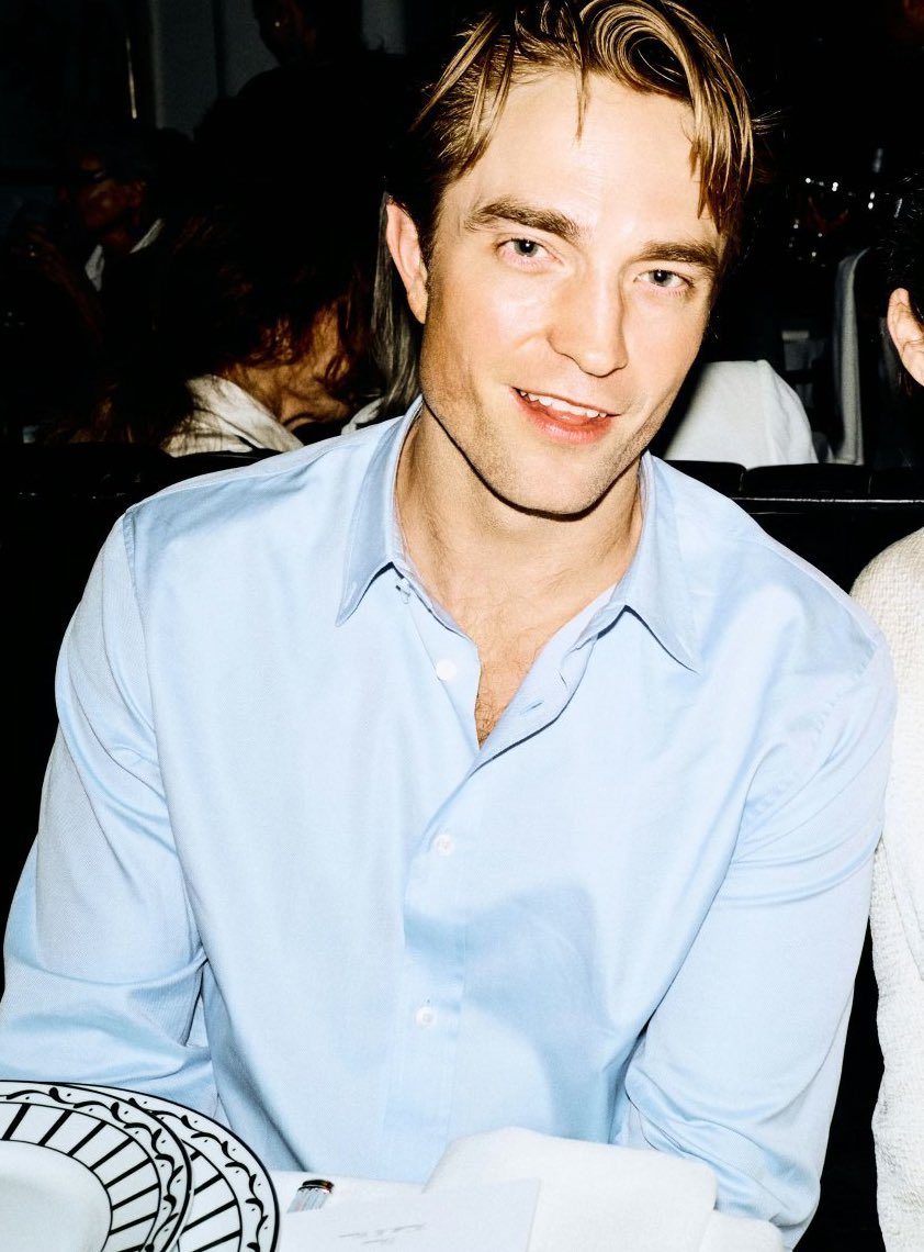 RobnZoรซ tweet media