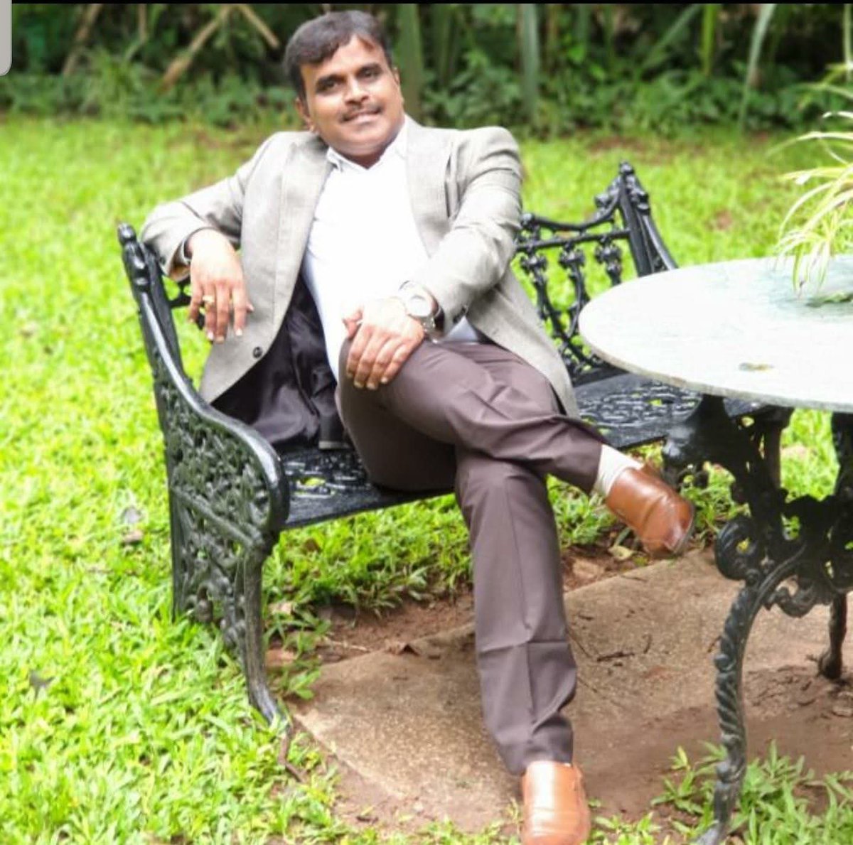 sat_gollapudi's tweet photo. ఈశ్వర్ గారి illegal detention నీ తీవ్రంగా ఖండిస్తున్నాను.
ఒక సామాన్యుడు కి ప్రభుత్వం భయపడుతోంది అంటే పరిపాలన చాలా అస్తవ్యస్థంగా ఉంది అని అర్ధం.
పైన పటారం లోన లోటారం లాంటి పాలన ఇప్పుడు ఏపీ లో నడుస్తోంది.
ఏపీ ప్రజలు పెనం మించి పొయ్య లో పడ్డట్టు అయ్యింది.
Shame shame https://t.co/hWg2WILSXU