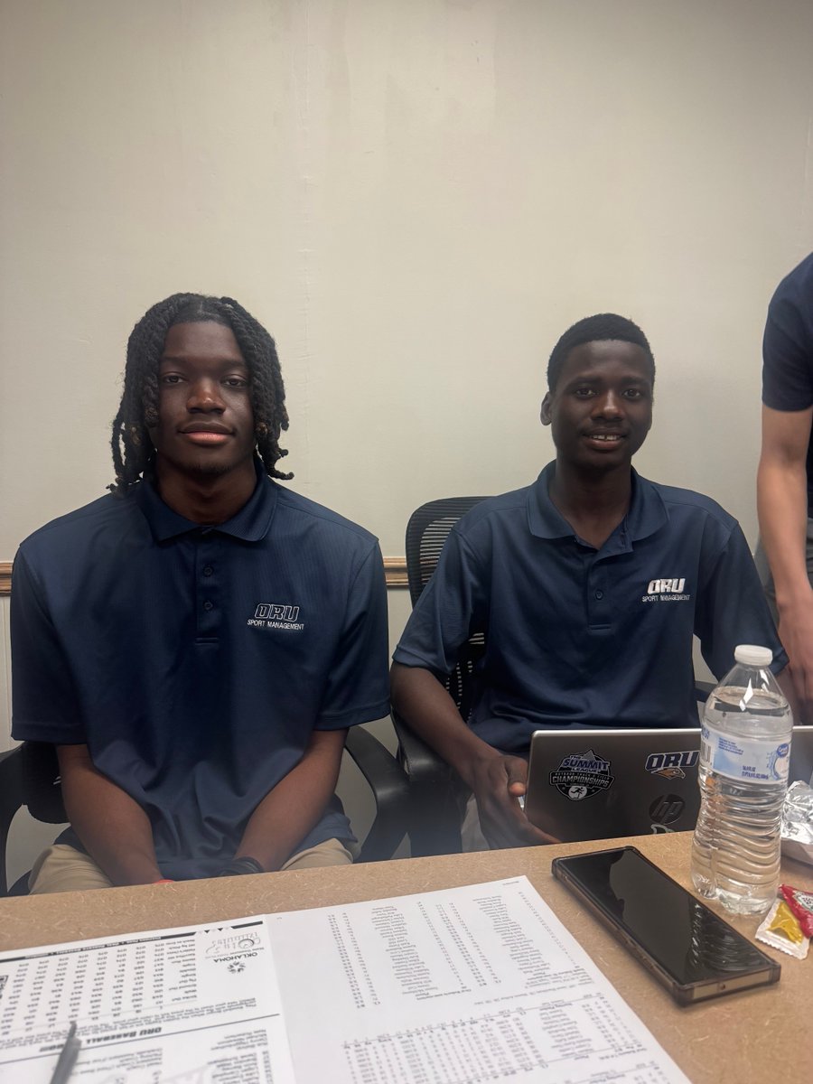 ORUSportMgmt's tweet photo. ⁦@ORUSportMgmt⁩ majors working the ORU baseball game #GoldenStandard https://t.co/4gflTvv7Fz