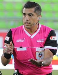 ColochoCobreloa's tweet photo. De los últimos 6 partidos q Benjamin Saravia árbitro a Cobreloa nos expulso a 6 jugadores 4 fue a Gary,es una persecución contra el club y el mismo jugador,si no quieres cobrar el penal,no lo cobres pero el contacto existe no es simulación,ojala el club presente una queja formal https://t.co/HnHoV9h4Gy