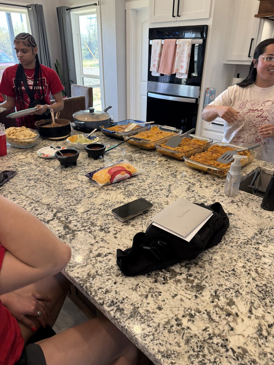 Owens_WBB's tweet photo. What a great way to spend our last night in Texas! Food, Fun, and Farm Friends with our AWESOME hosts and their family! #FenceLine
π
ΎοΈππ https://t.co/Euzh2qHNnA