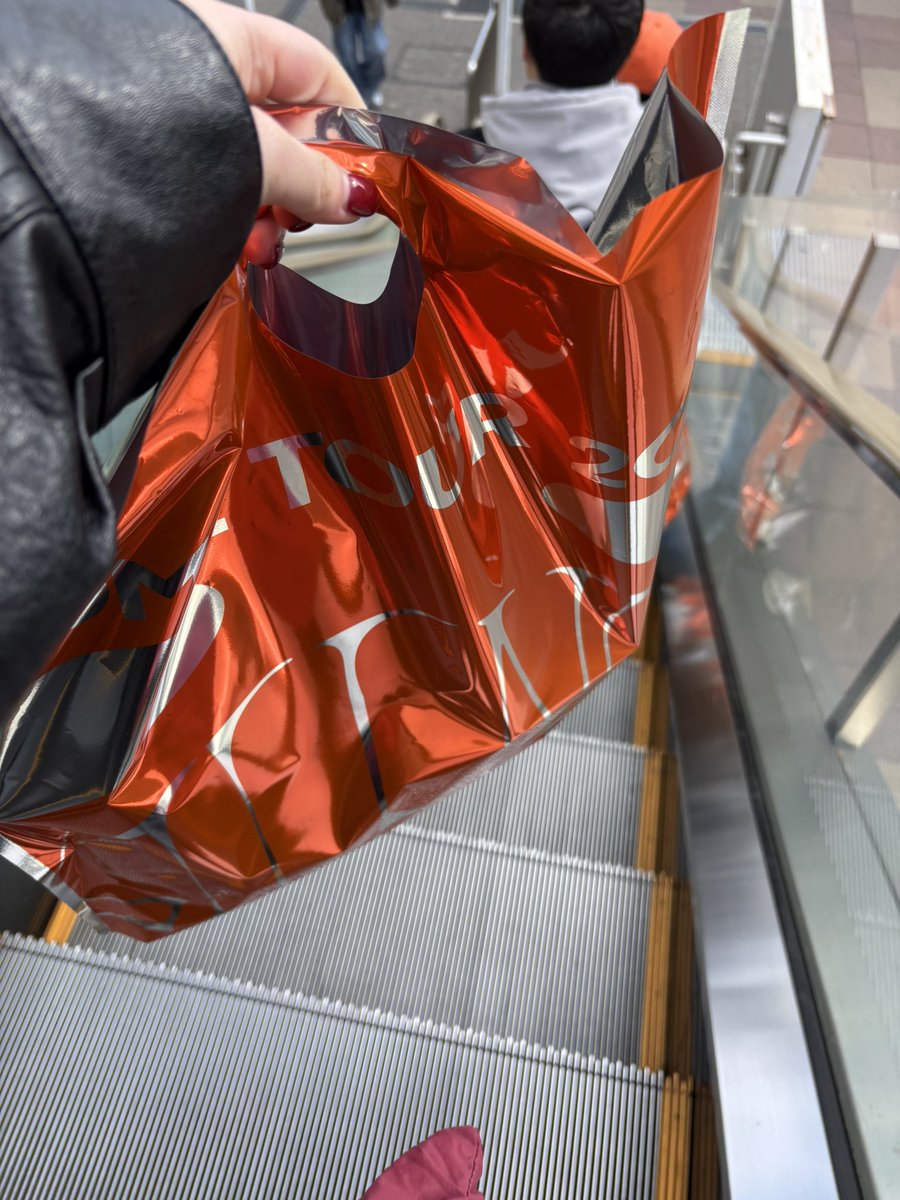 Vaundy___gnu's tweet photo. タオルとラババンだけの予定が💸💸💸
一旦帰宅！
 #Vaundy  #vaundy_silence  #vaundy_silence大阪 https://t.co/VizPiGbESe