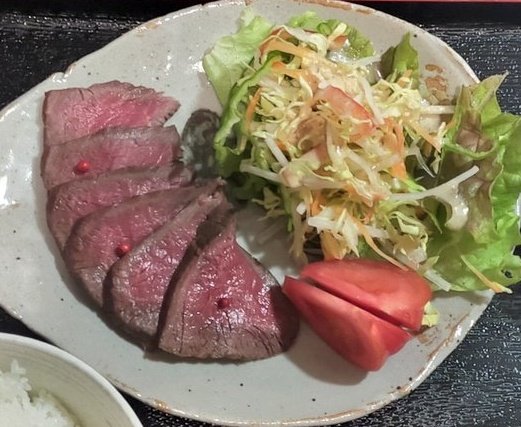 _sunny_heart_'s tweet photo. 本日はともみさんのライブ！
堀之内timeTokyoにてフード出店します。
🍛マッサマンカレー
🦌エゾシカのロースト
🦌エゾシカジャーキー
🦐海老とスモークサーモンとモッツアレラチーズのマリネ https://t.co/uH3kEyR5eH