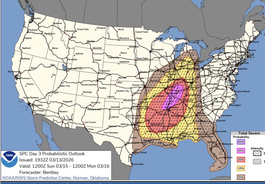 PsychEwarDDD's tweet photo. Now I'm no expert on severe weather, nor am I a chaser, but I am an avid observer. All I can say about this is, "Oh no." This is not at all good. This is only going to get worse. Have a plan in place. https://t.co/swMu2eoDRB