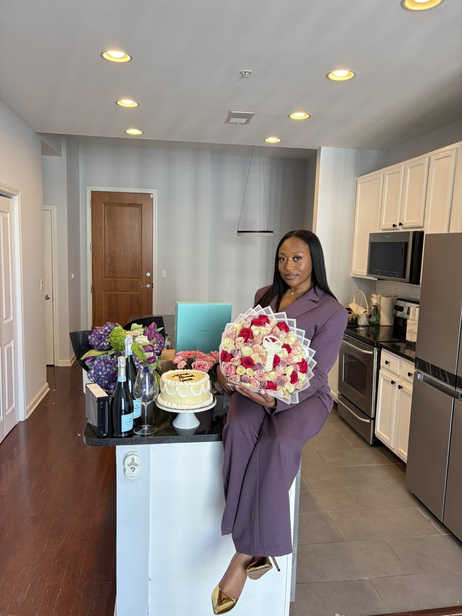 JcIambane16's tweet photo. Graduate from college, land your dream job, and buy a new home. You are a self-sufficient, hardworking woman, and I am so proud of you, beautiful. Love always, Dad! 🫶🏾🥰 https://t.co/DUA1jDNdcM