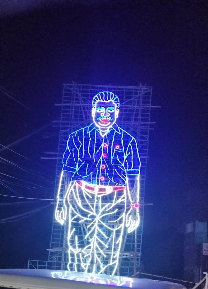 AmalanAmalan9's tweet photo. அரசியல் கட்சி தலைவர்கள் எல்லாம் தேர்தலுக்கான சீட்டு பேரம் பேசிக்கொண்டிருக்கும் வேலையில @thirumaofficial எழுச்சித்தமிழர் மட்டும் மக்கள் களத்தில் பயணிக்கிறார். https://t.co/kpq5cXwmx2