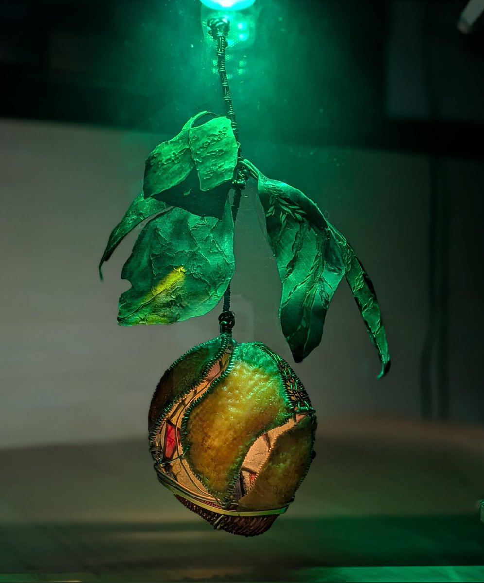 MokuMokuWhite's tweet image. #米津玄師 さん「 #Lemon」シングルCDリリース8周年おめでとうございます🎉
儚く美しいレモンをワイヤー、切り絵造形にてファンアート✨️