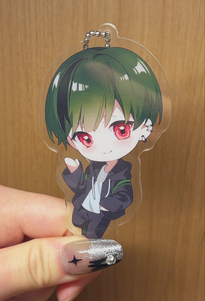 nat_83mi's tweet photo. 『こちらです』みたいなポーズしてるアクキーが本当に可愛すぎる件について（唐突） https://t.co/C7R5ZhUeDf