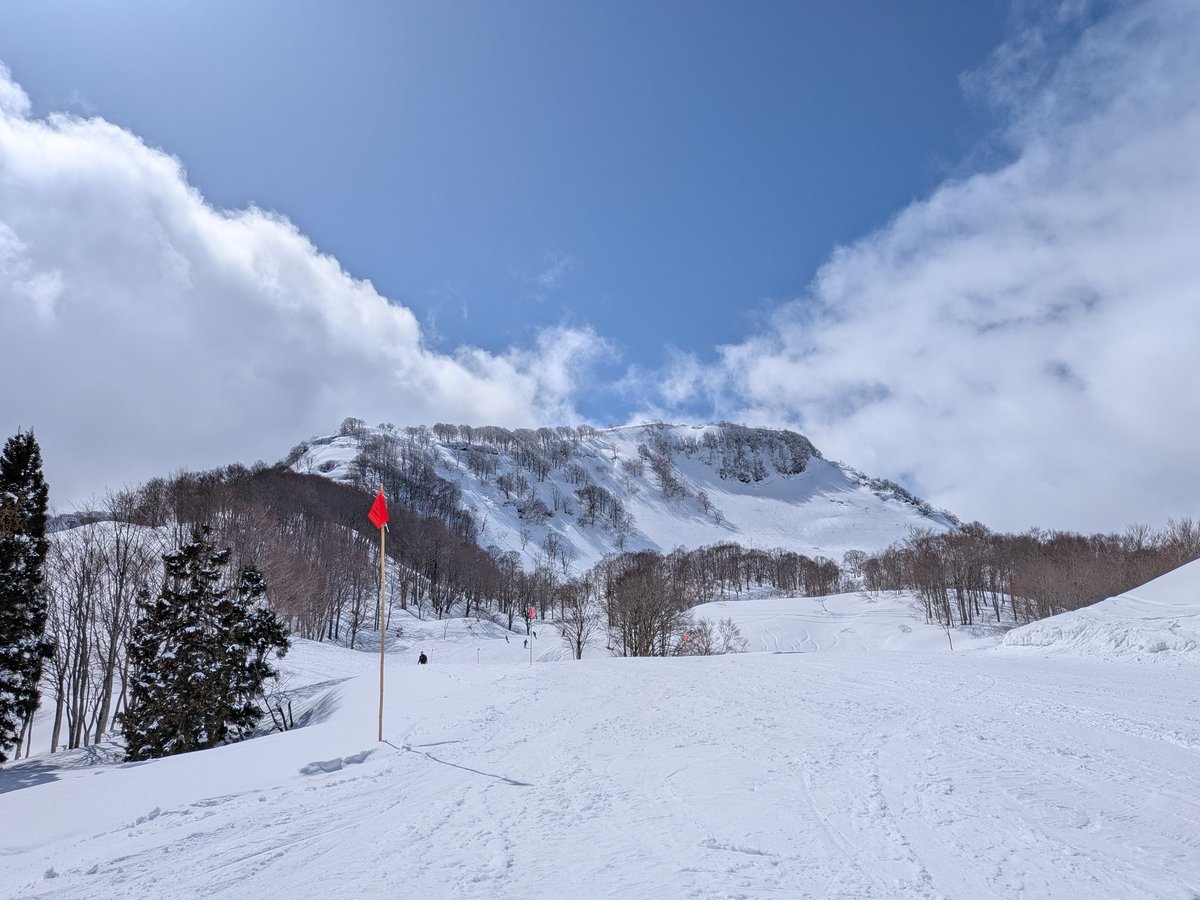 AZMC_WS's tweet photo. 今週は雪少し降って、良くしまってて、天気も良くて最高の春スノボ日和。

スマホもかわって、画質UP！ https://t.co/hgHVd75Qoj