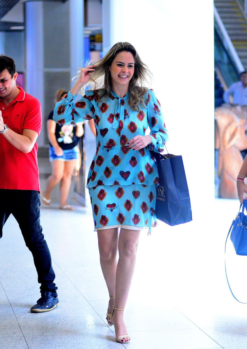 A pessoa já andou assim na rua e fica dando chilique por causa de vestido