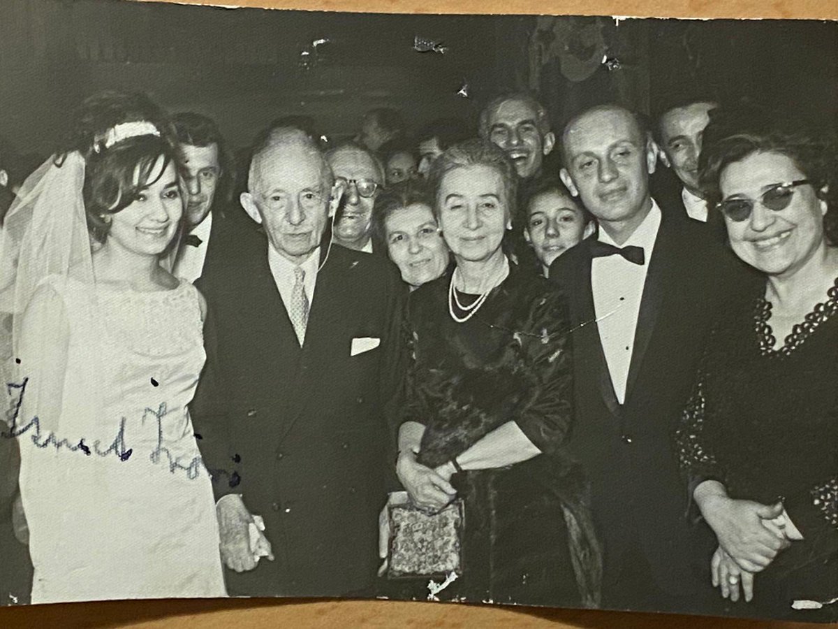 orsanoymen1965's tweet photo. Dün kaybettiğimiz halam Gülden Hacaloğlu’nun eniştem Çetin Hacaloğlu ile düğünü. Nikah şahidi, Kurtuluş Savaşı kahramanı, birinci Başbakan, ikinci Cumhurbaşkanı, CHP Genel Başkanı İsmet İnönü idi. https://t.co/FBLXl6vIaf