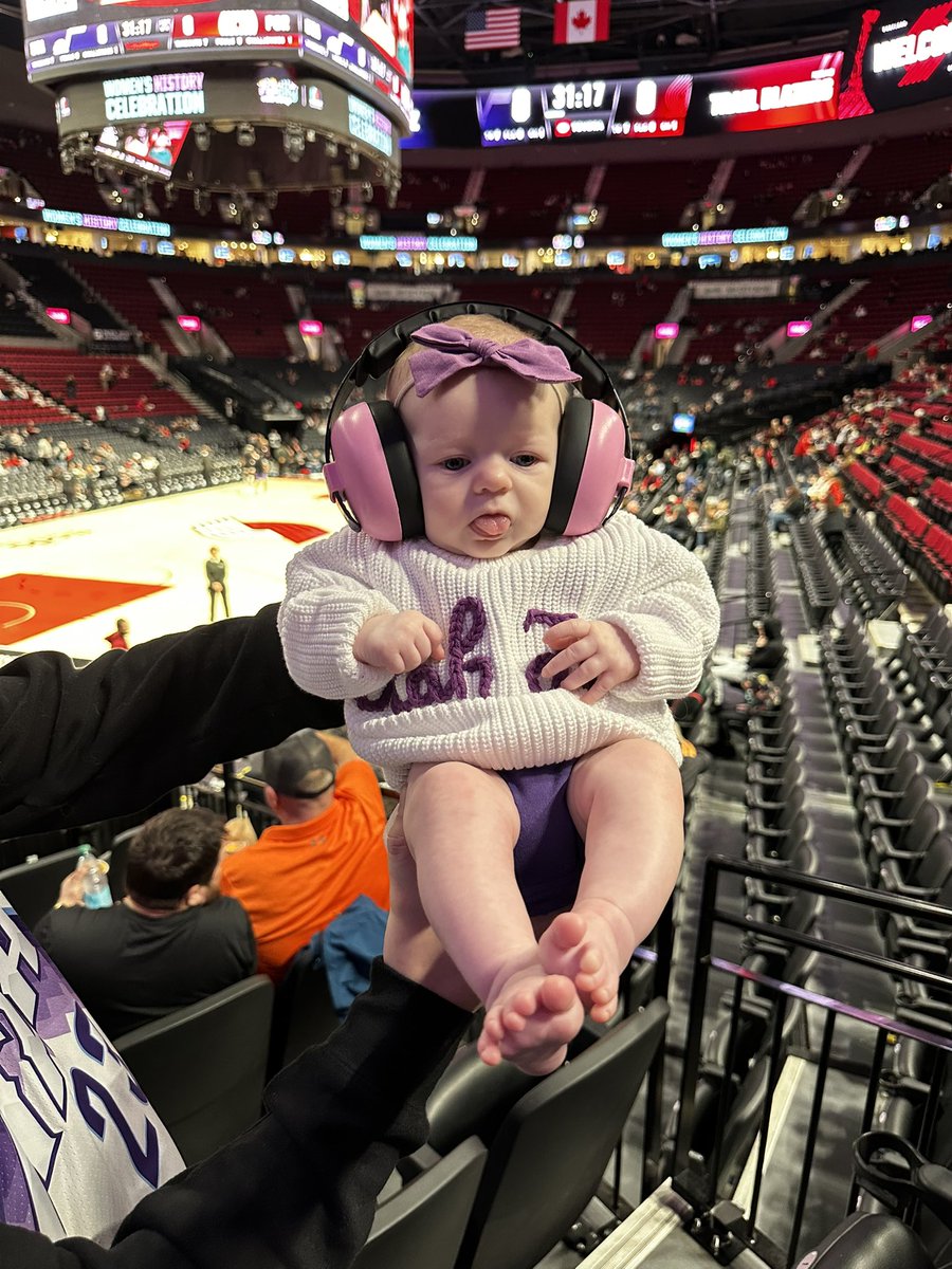 Jared_Webb5's tweet photo. First of many Jazz games for the sweetheart #lesolsonit @LesOlsonIT @utahjazz https://t.co/9XQT8Eb0ha