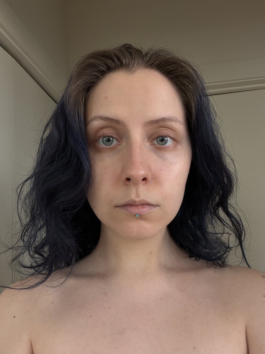 маякоська tweet media