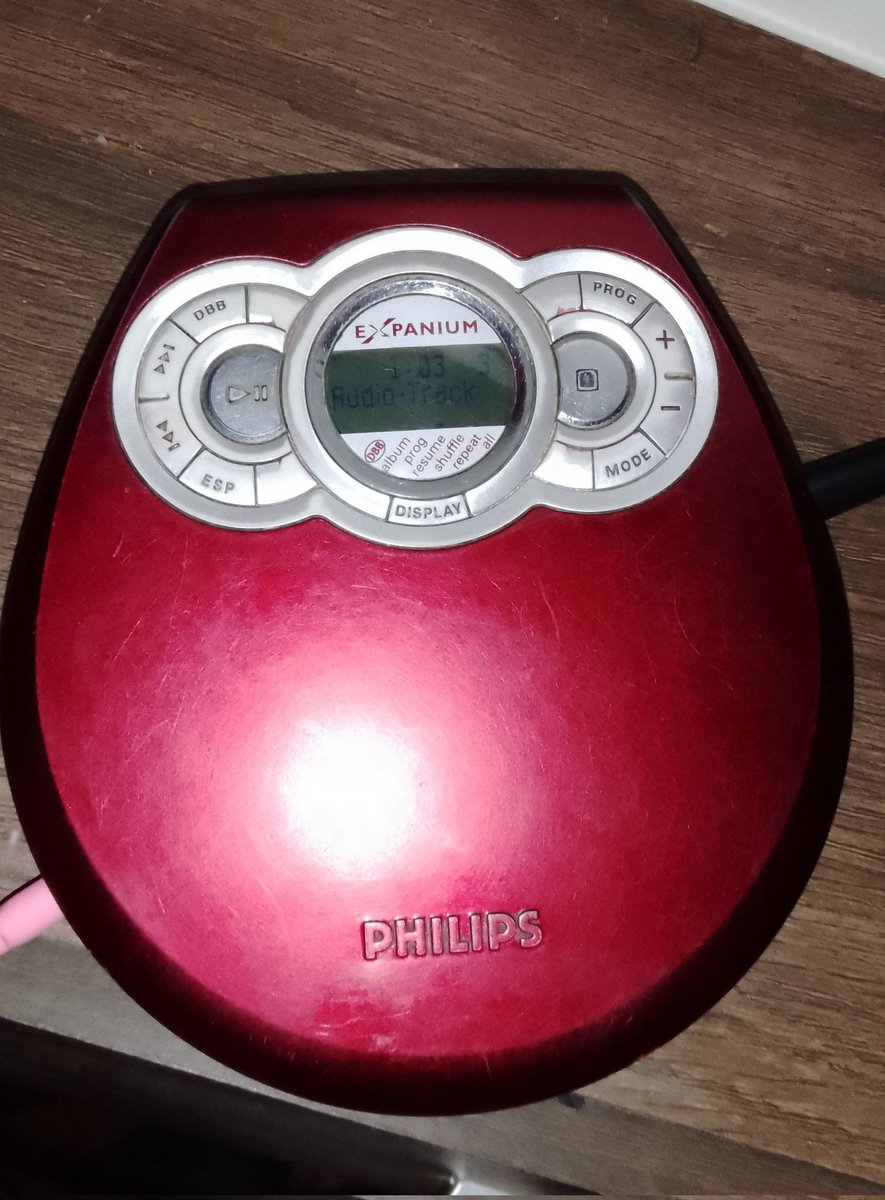 Chegou hoje meu discman tô muito feliz!! 🥹✨
