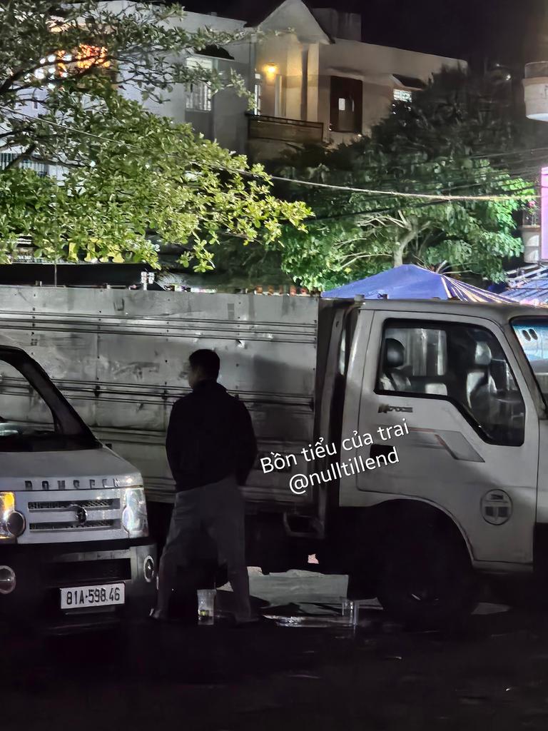 Bồn tiểu của trai tweet media