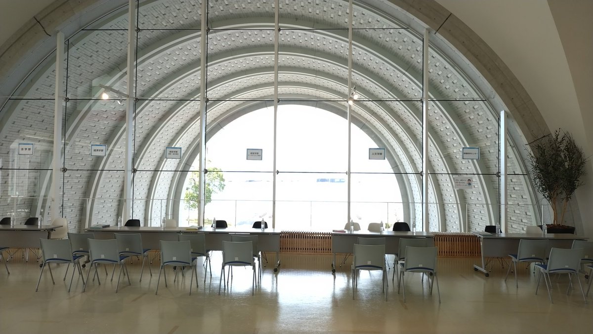 human_kobe's tweet photo. 【神戸学院大学オープンキャンパス！】

本日12時より、ポートアイランド第1キャンパスにて、春のオープンキャンパスが開催されます！

人文学部はB号館奥です。学部紹介、ミニ講義、パネル展示でお送りします！
#オープンキャンパス https://t.co/qOnCnFPOj8