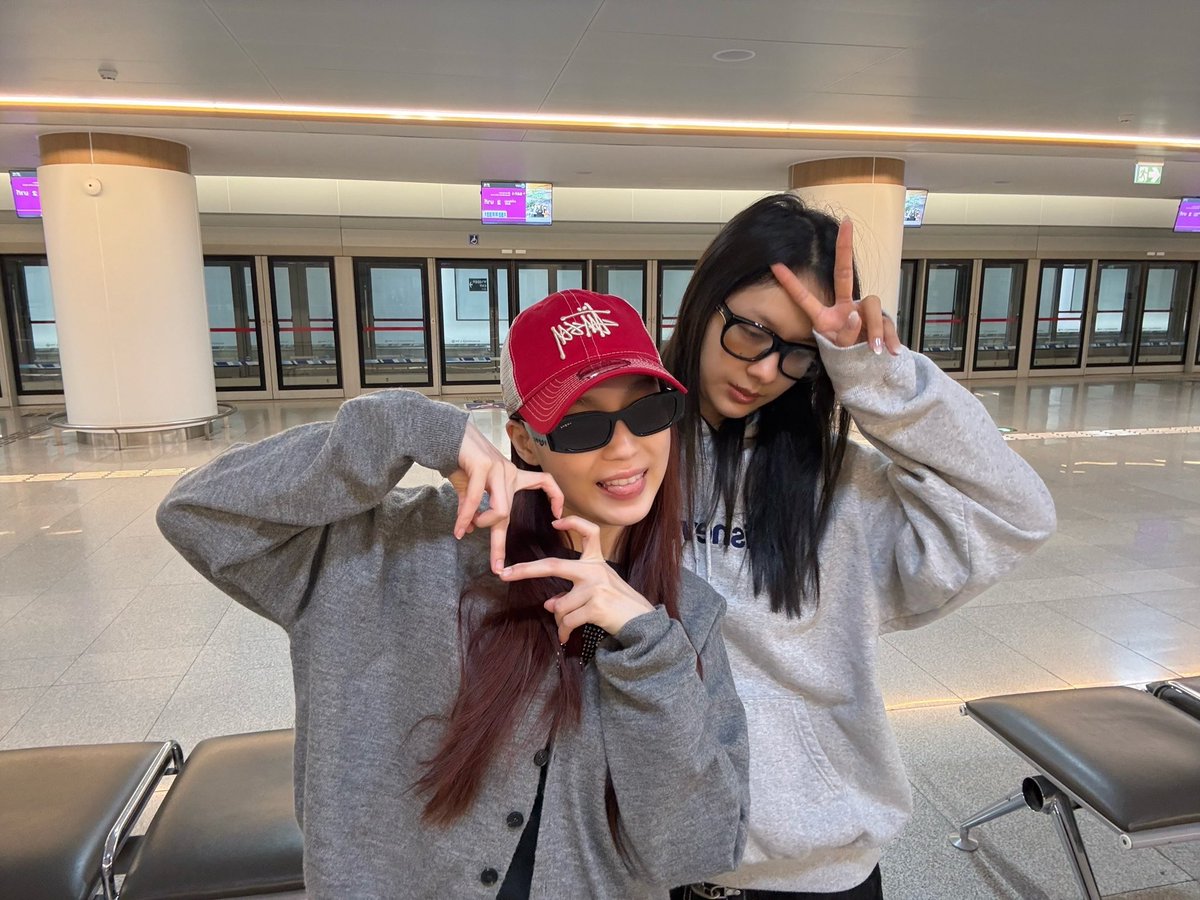 😘 ออกเดินทางไป Osaka ด้วยกันเถอะทุกคนนนน...ความสนุกเริ่มต้นขึ้นแล้ว รอเจอกันได้เลย

😘 みんなで大阪へ出発しよう！
楽しい時間はもう始まっています。会えるのを楽しみにしていてください！

#GMMTVFANDAY30INOSAKA 
#NFFANDAY30XOSAKA 
#MLFANDAY30XOSAKA 
#GMMTV 
<a href="/NamtanTipnaree/">Namtan.Tipnaree</a> <a href="/filmracha/">ฟิล์มรชา99🎞️</a>