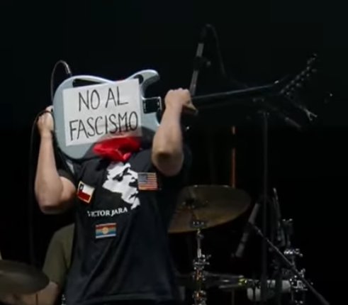 tom morello live in Chile this shit is FIRE 🔥🔥✊️