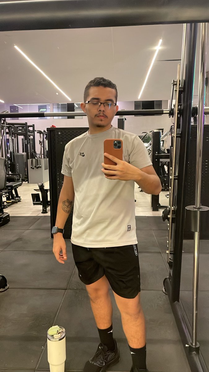 A procura de um marido pra sextar na academia comigo