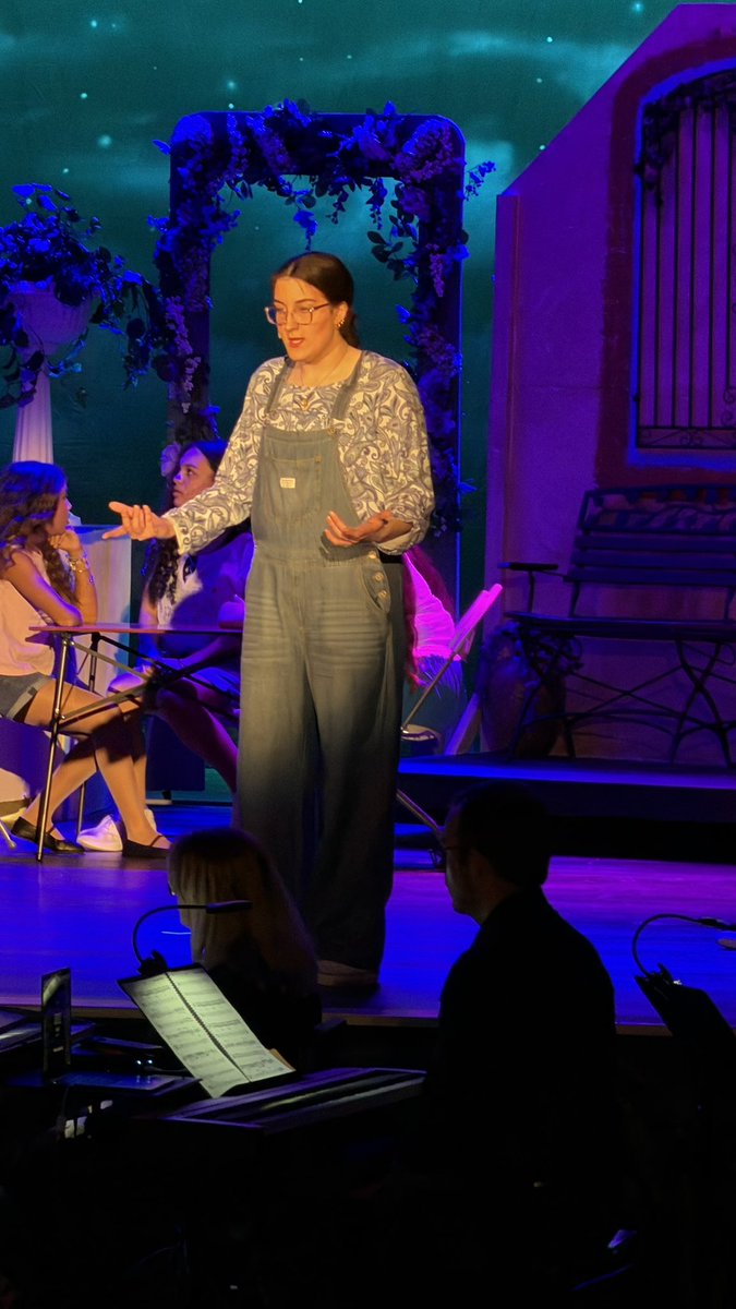 VMHS_Athletics_'s tweet photo. Congrats to the cast and crew of Mama Mia!!! These students acted, danced, sang and entertained a full house on opening night! We spy many athletes on stage and many students who work behind the scenes as game announcers/dj’s/clock operators! #TalentedVikings https://t.co/yzIrnijsWY
