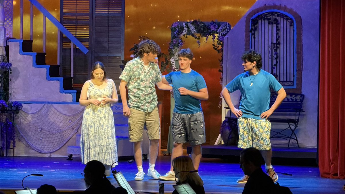 VMHS_Athletics_'s tweet photo. Congrats to the cast and crew of Mama Mia!!! These students acted, danced, sang and entertained a full house on opening night! We spy many athletes on stage and many students who work behind the scenes as game announcers/dj’s/clock operators! #TalentedVikings https://t.co/yzIrnijsWY