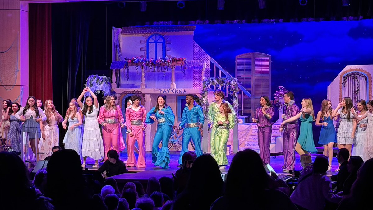 VMHS_Athletics_'s tweet photo. Congrats to the cast and crew of Mama Mia!!! These students acted, danced, sang and entertained a full house on opening night! We spy many athletes on stage and many students who work behind the scenes as game announcers/dj’s/clock operators! #TalentedVikings https://t.co/yzIrnijsWY
