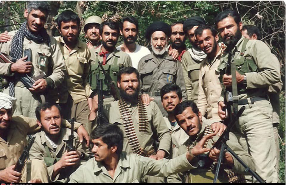 " ابو حسين الحميداوي و رهيف علي قاسم الذين هلكوا اليوم على ايدي اصداقاء الأمس الامريكان هما من قوات 9 بدر  ؛ فيلق عميل خائن أنشى في ايران لمقاتلة الجيش العراق وتعذيب الاسرى العراقيين في حرب 1980